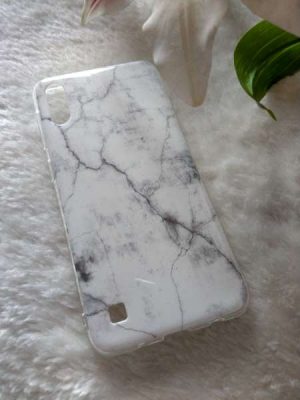 Maskica sa “marble” uzorkom