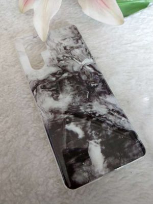 Maskica sa “marble” uzorkom